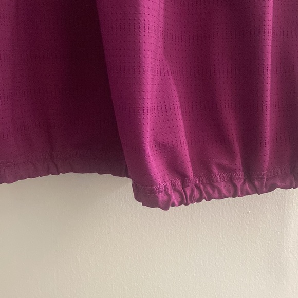 Purple sports tank top with a build on bra - Picture 4 of 6